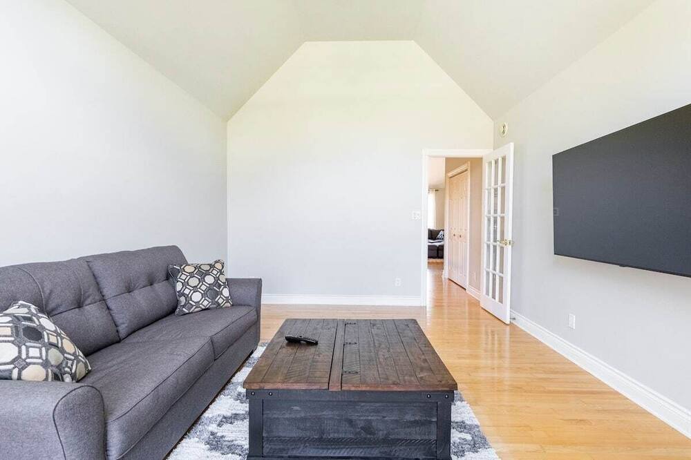 Photo of Livingroom in Utterson