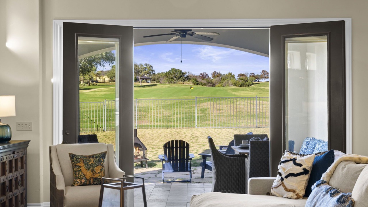 Photo of Livingroom in Horseshoe Bay West