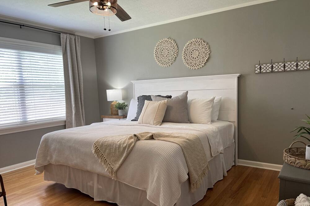 Photo of Bedroom in Montgomery