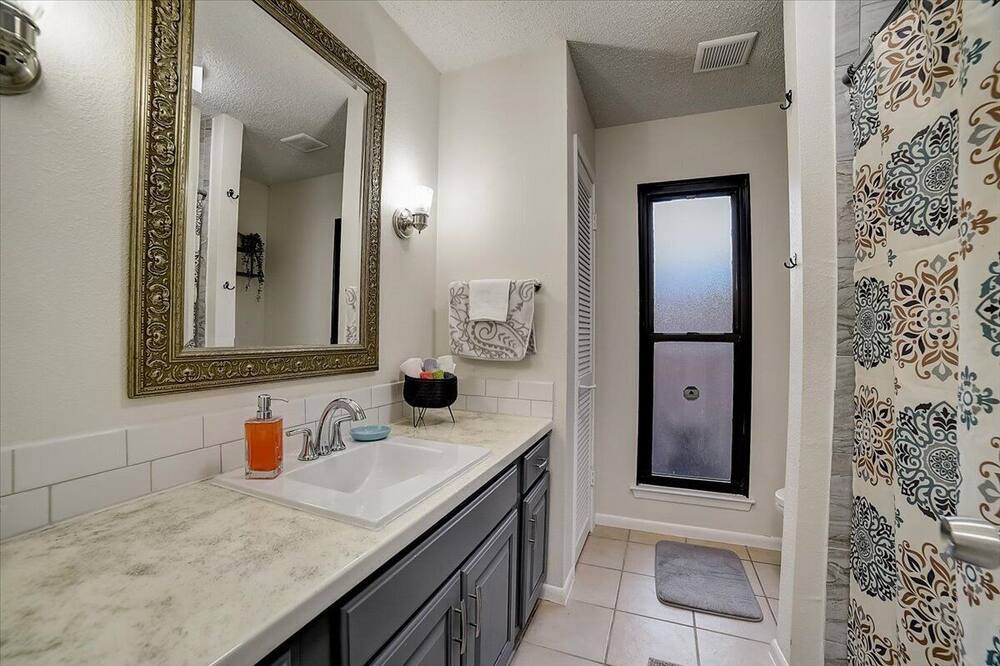 Photo of Bathroom in Universal City