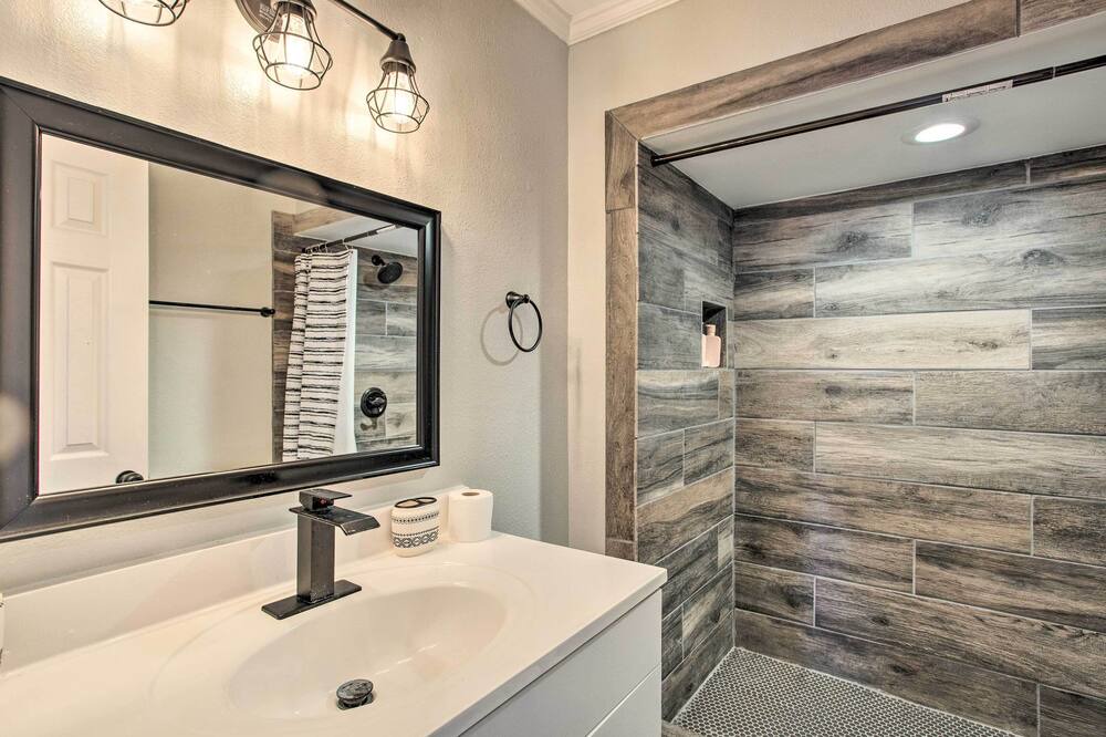 Photo of Bathroom in Farmersville