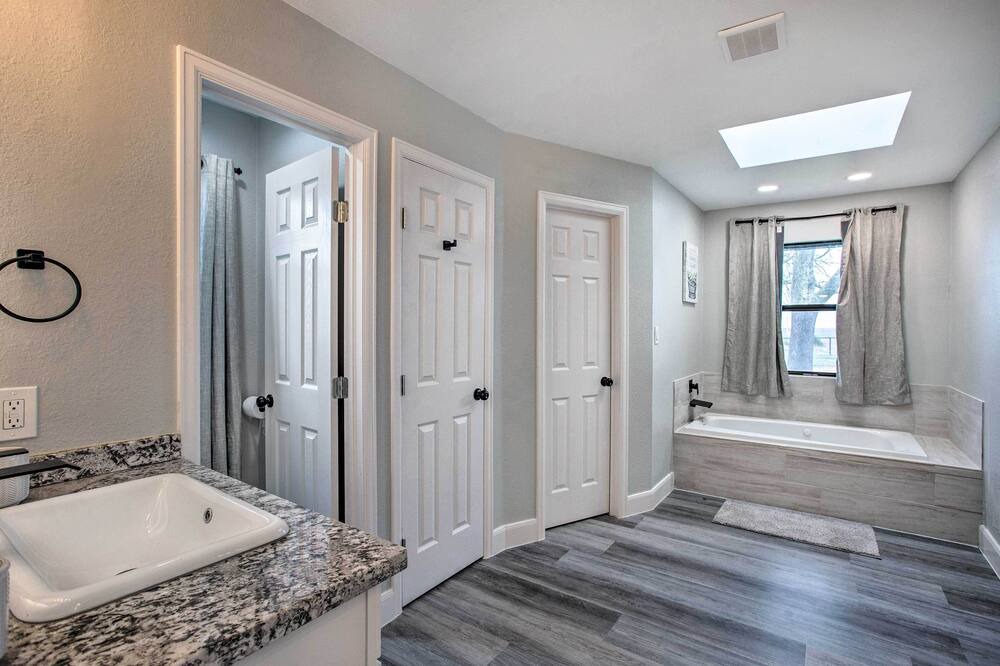 Photo of Bathroom in Farmersville