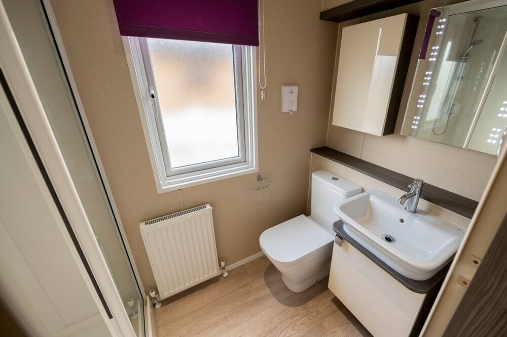 Photo of Bathroom in Gisleham