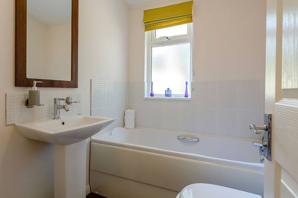 Photo of Bathroom in Widemouth Bay