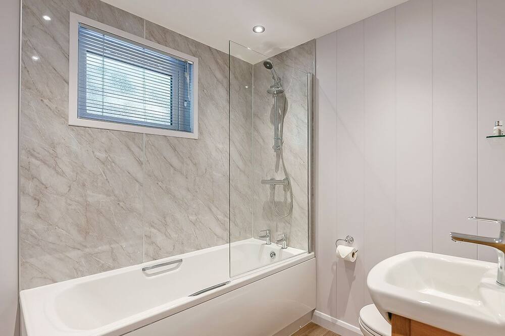 Photo of Bathroom in Woolverstone