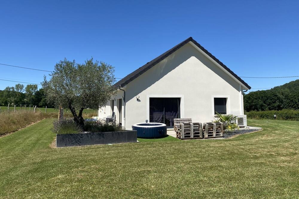 Photo of Outdoor in Brignac-la-Plaine