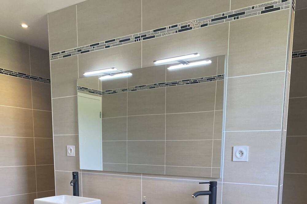 Photo of Bathroom in Brignac-la-Plaine