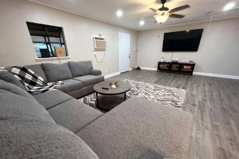Photo of Livingroom in Noonday