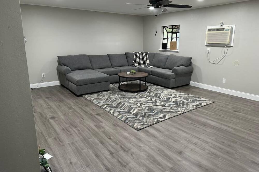 Photo of Livingroom in Noonday