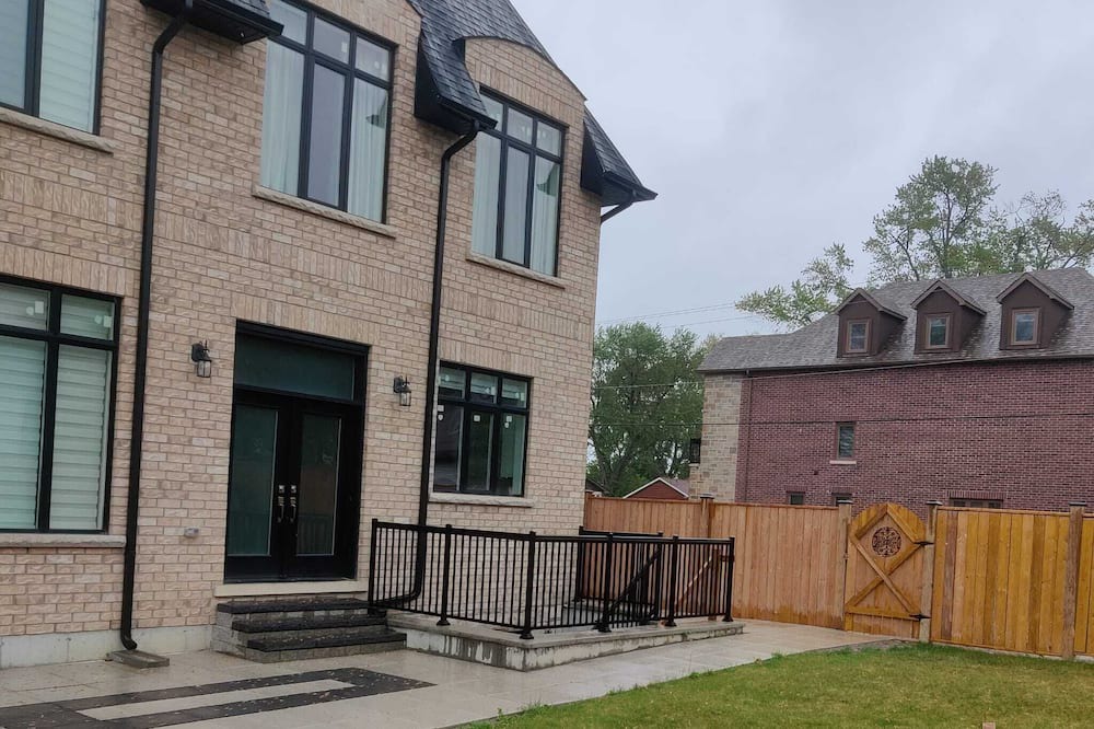 Photo of Outdoor in Pickering