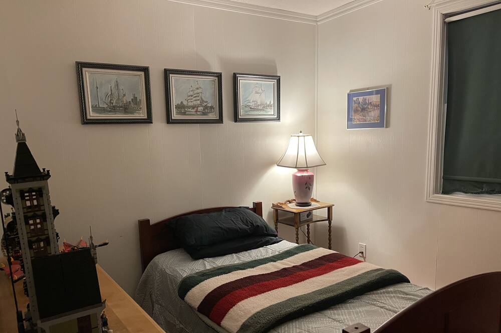 Photo of Bedroom in Pontiac