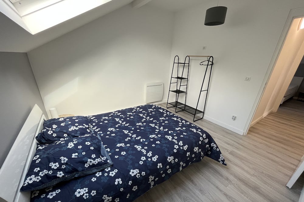 Photo of Bedroom in Cranves-Sales