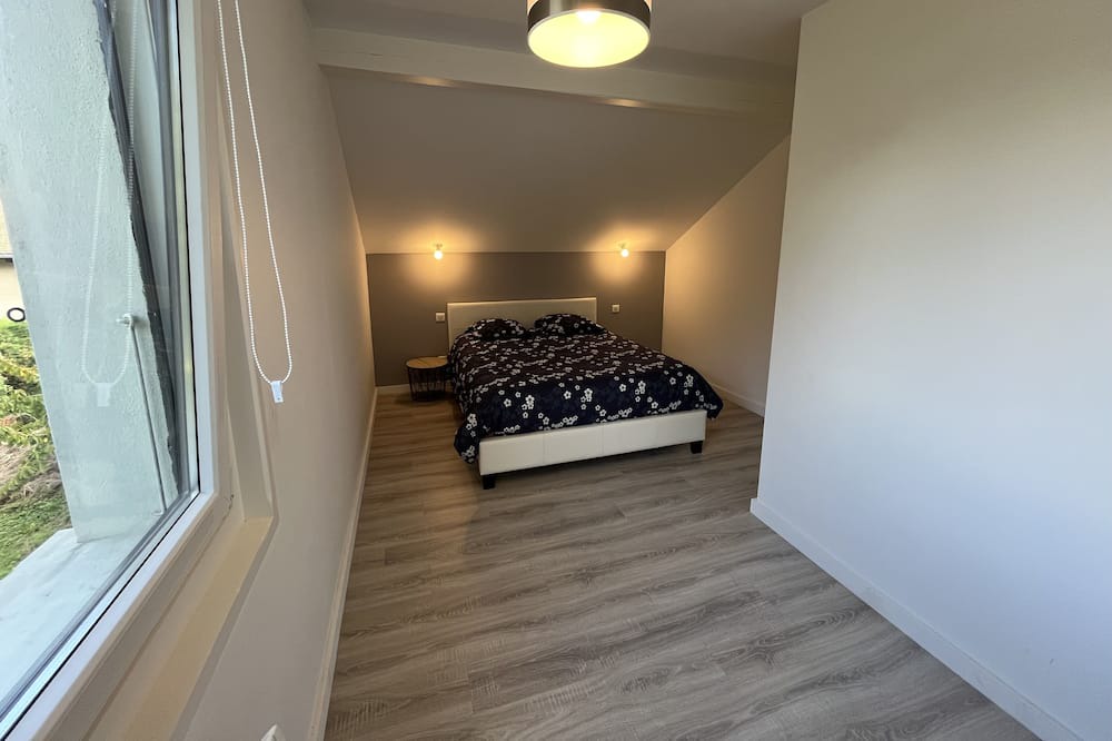 Photo of Bedroom in Cranves-Sales