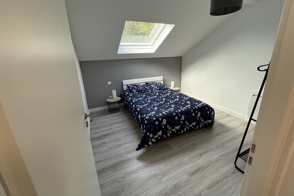 Photo of Bedroom in Cranves-Sales