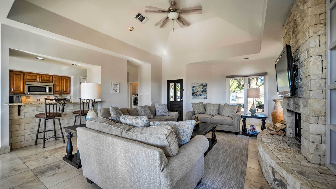 Photo of Livingroom in Barton Creek Lakeside