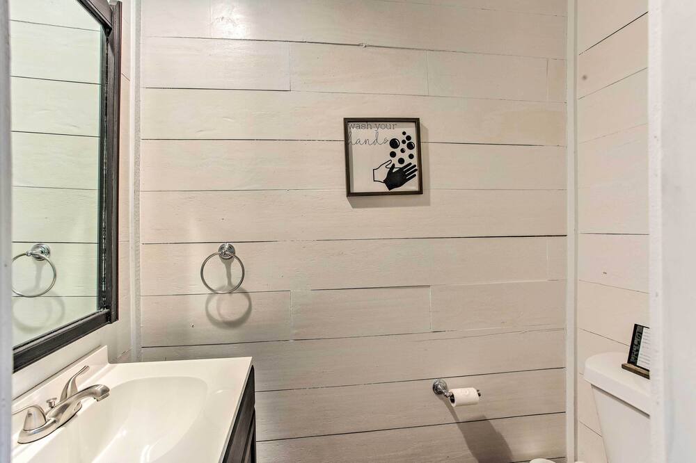 Photo of Bathroom in Gordonville