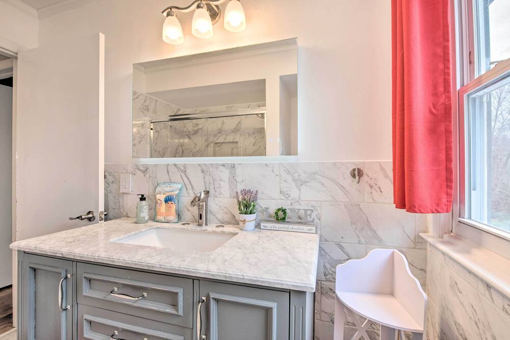 Photo of Bathroom in Mountain Top