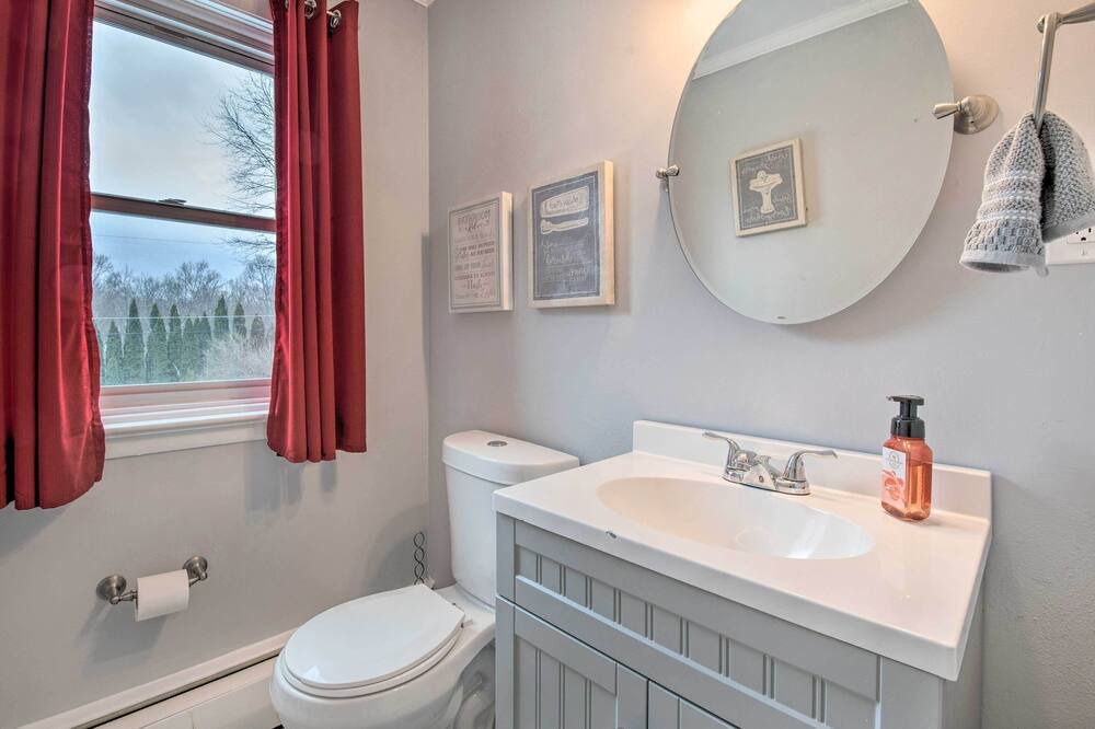 Photo of Bathroom in Mountain Top