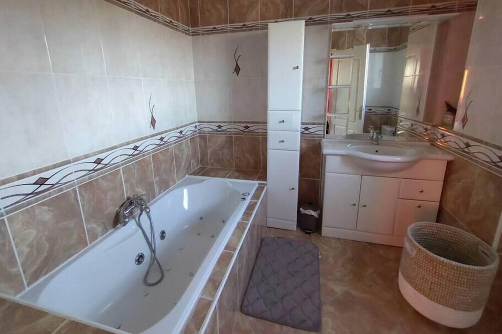 Photo of Bathroom in Sigean