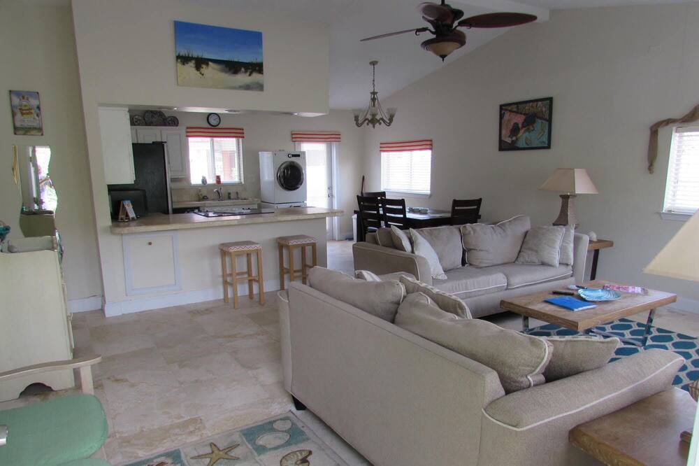 Photo of Livingroom in Pensacola Beach