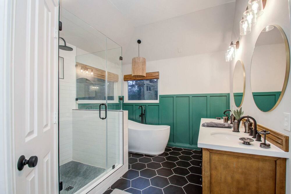 Photo of Bathroom in Alden Bridge