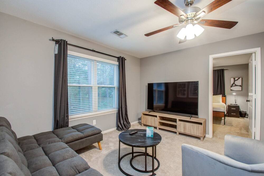 Photo of Bedroom in Alden Bridge