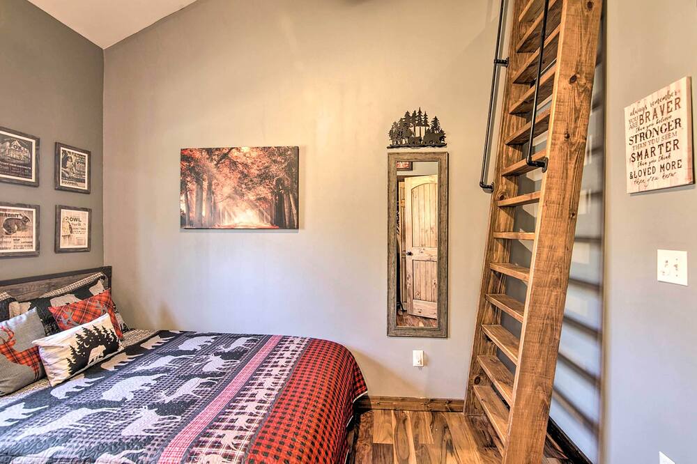 Photo of Bedroom in Centerville