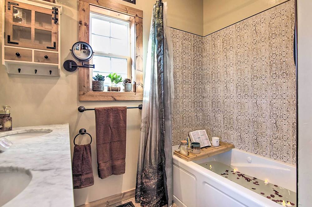 Photo of Bathroom in Centerville