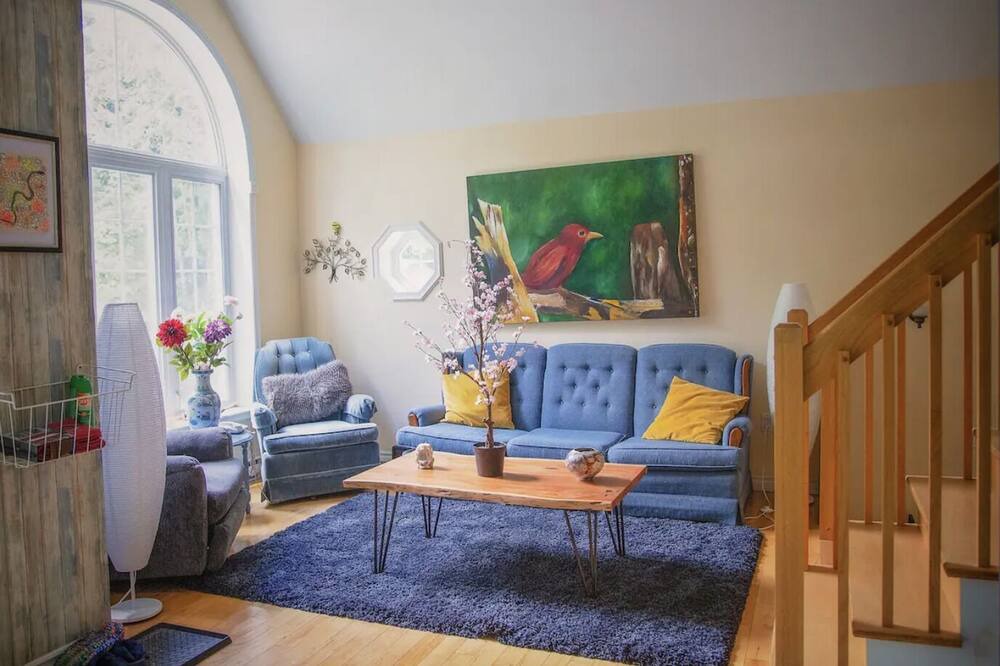 Photo of Livingroom in Val-des-Monts