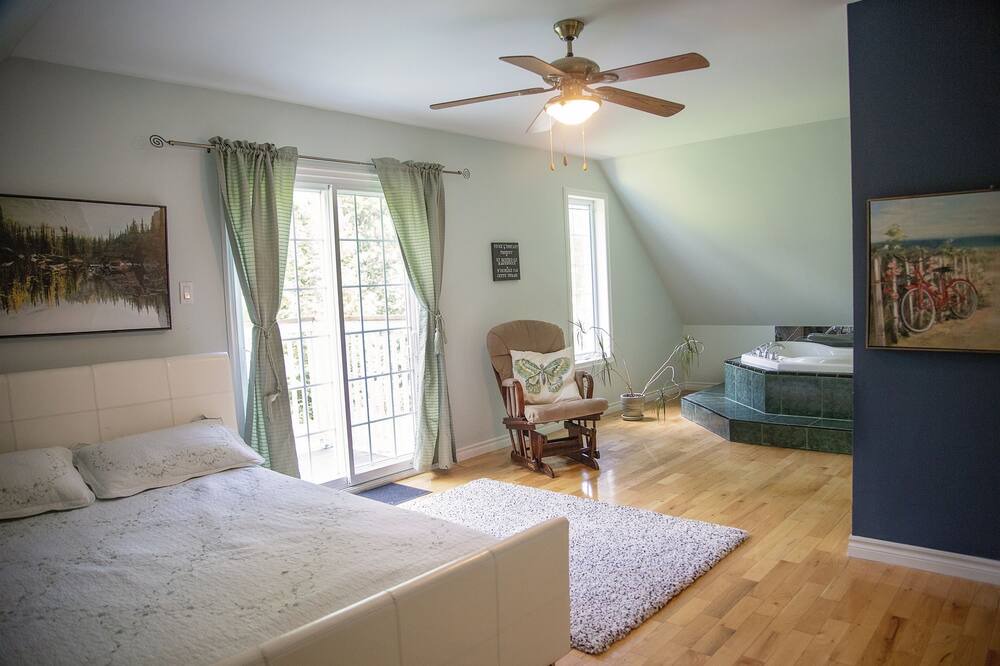 Photo of Bedroom in Val-des-Monts