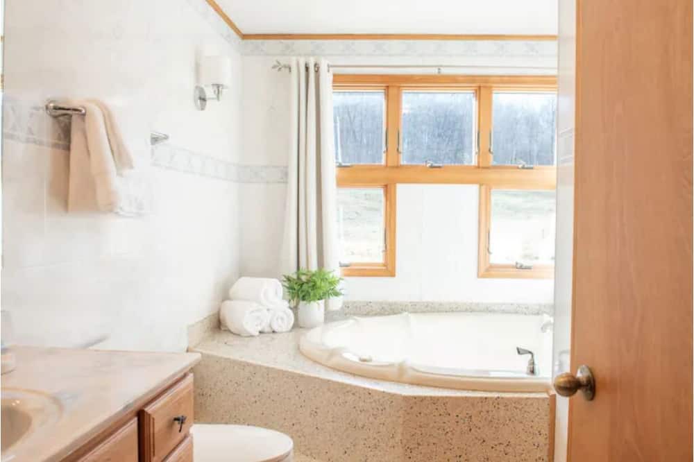 Photo of Bathroom in Mount Aetna