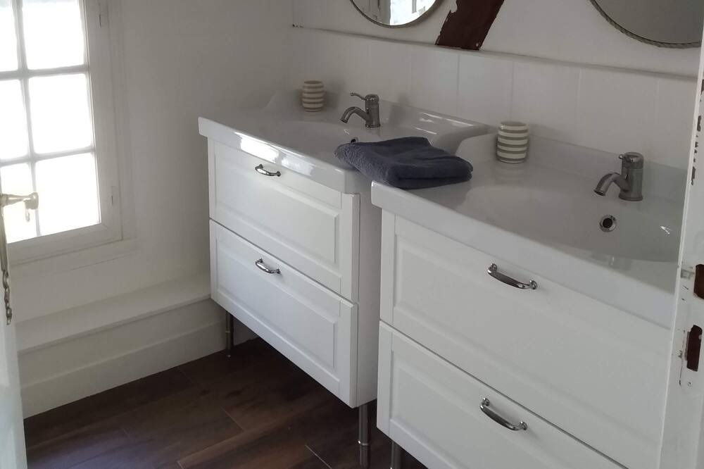 Photo of Bathroom in Saint-Christophe-sur-Conde