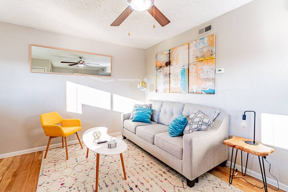 Photo of Livingroom in Pleasant Valley