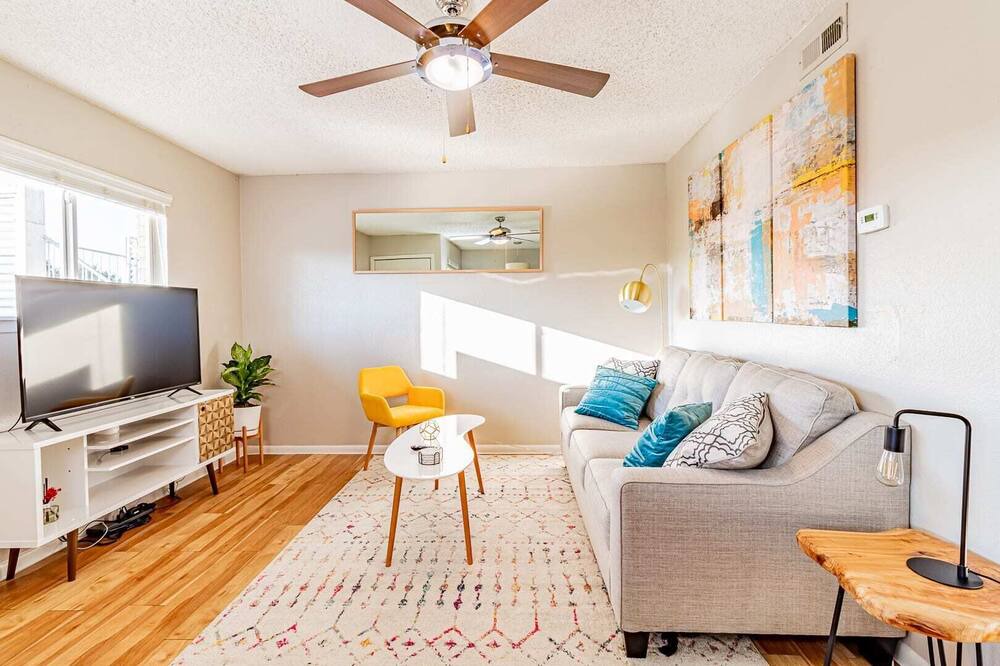 Photo of Livingroom in Pleasant Valley