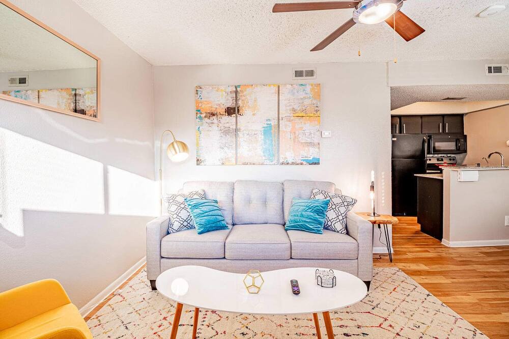 Photo of Livingroom in Pleasant Valley