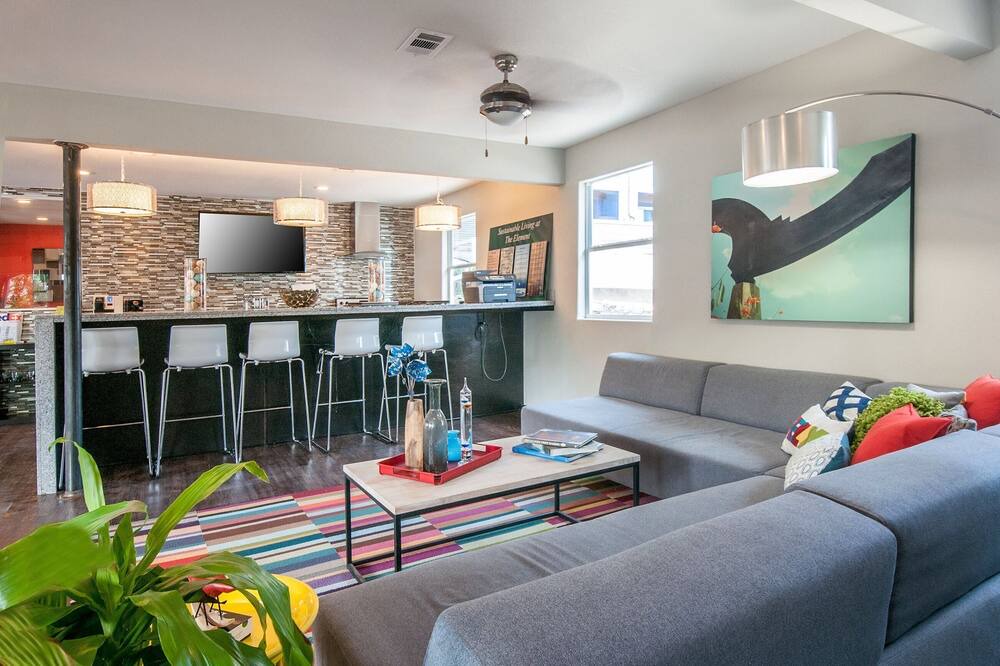 Photo of Livingroom in Pleasant Valley