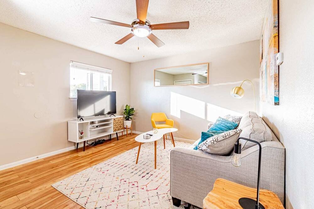 Photo of Livingroom in Pleasant Valley