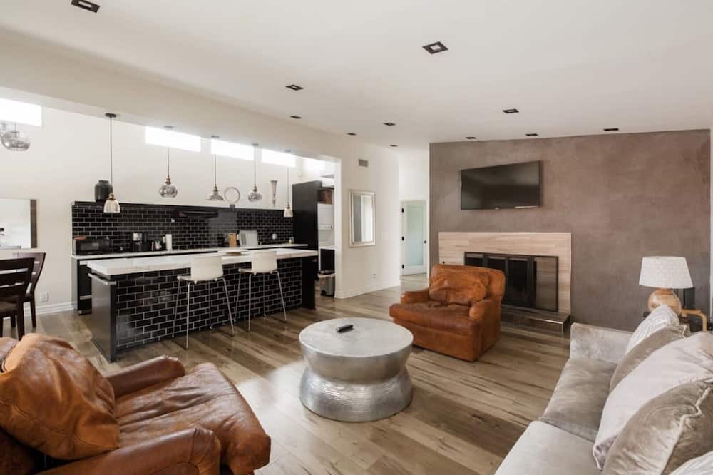 Photo of Livingroom in Melrose