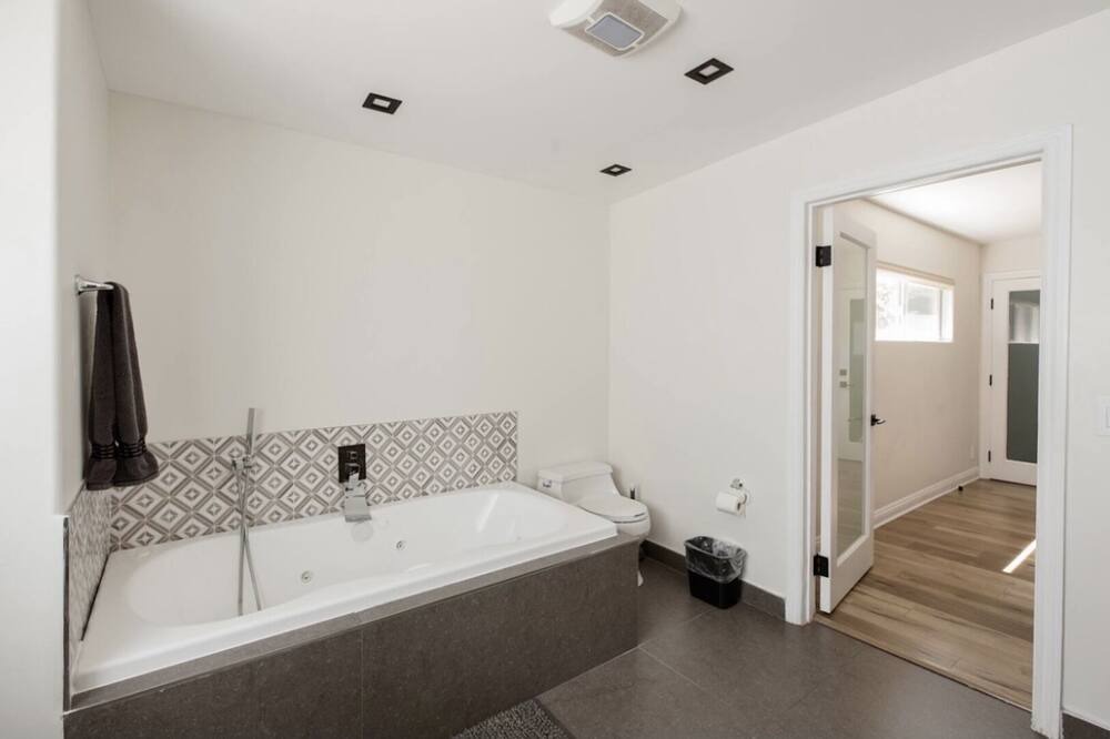 Photo of Bathroom in Melrose