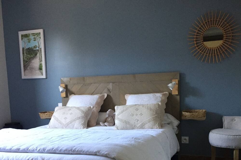 Photo of Bedroom in Mornas