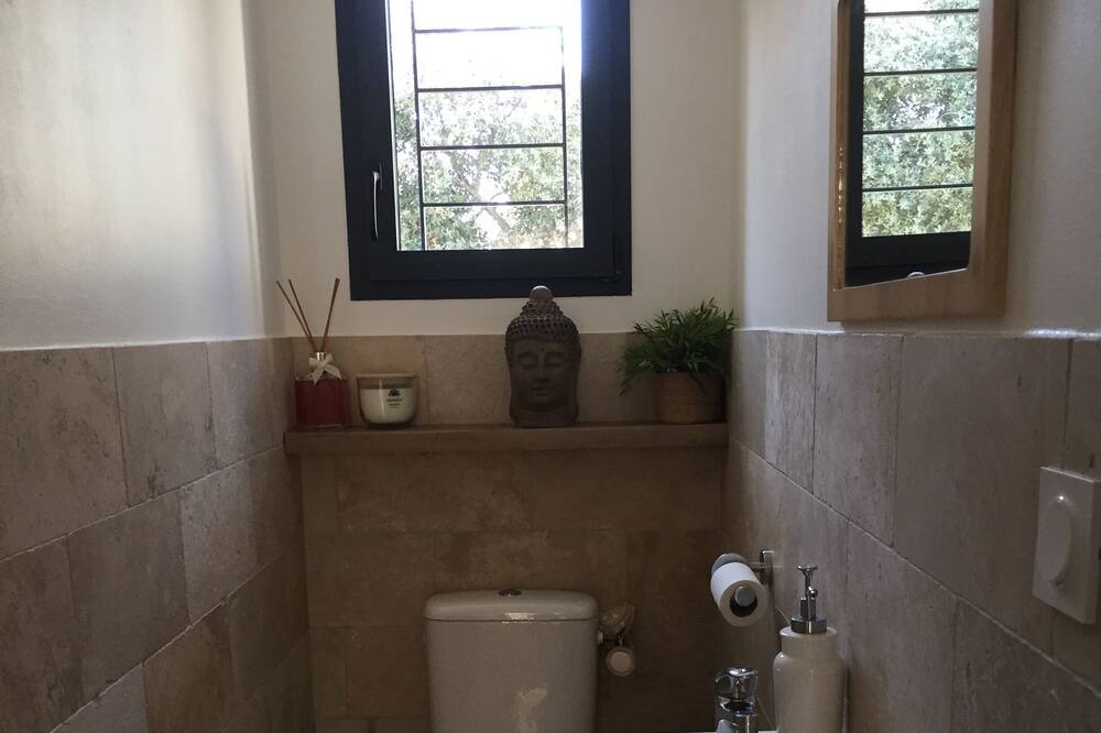 Photo of Bathroom in Mornas