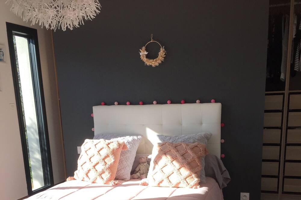 Photo of Bedroom in Mornas