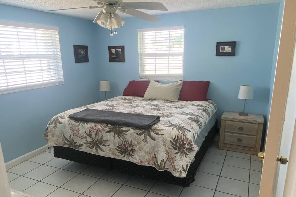 Photo of Bedroom in Hudson Beach Estates