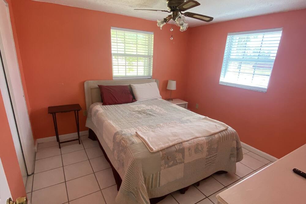 Photo of Bedroom in Hudson Beach Estates