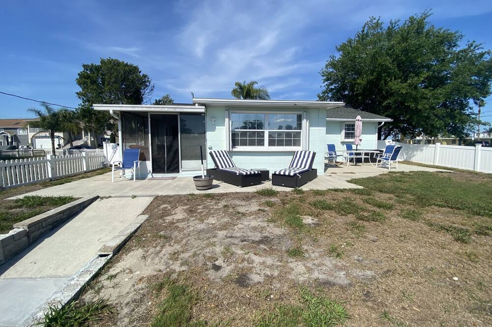 Photo of Outdoor in Hudson Beach Estates