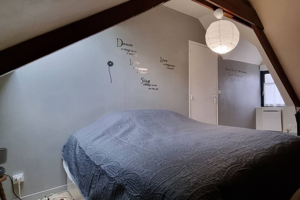 Photo of Bedroom in Saint-Coulomb
