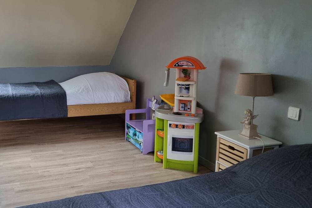 Photo of Bedroom in Saint-Coulomb