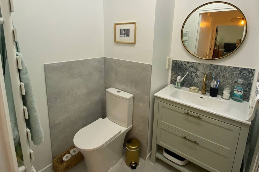 Photo of Bathroom in Puvis De Chavannes - Le Lycee
