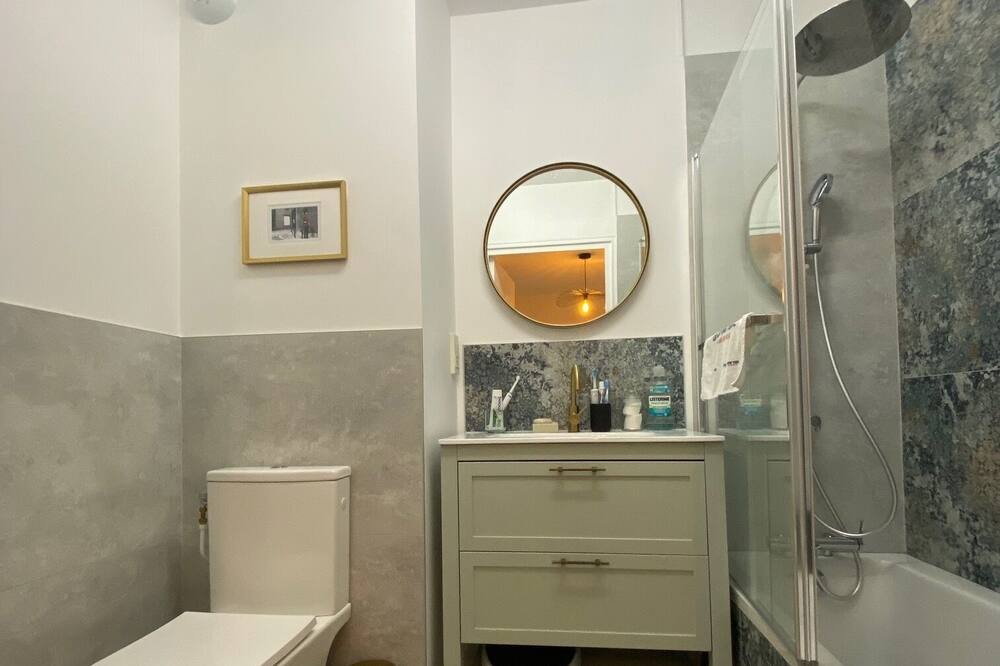 Photo of Bathroom in Puvis De Chavannes - Le Lycee