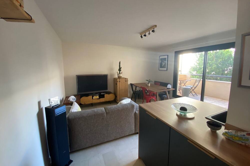 Photo of Livingroom in Puvis De Chavannes - Le Lycee